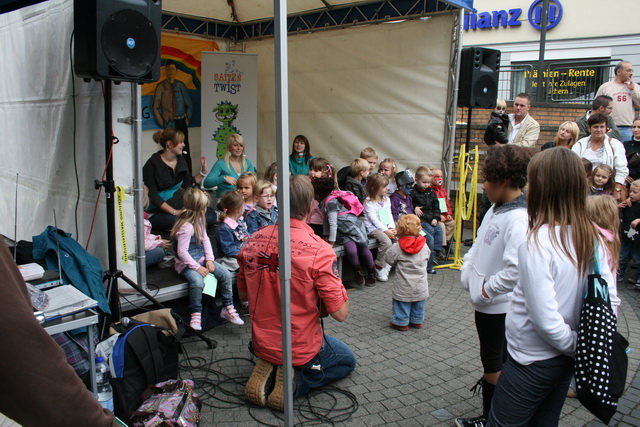 gal/2010/2010 Saitentwist Weltkindertag Essen Borbeck 20.09. AK -Bochold/2010 Saitentwist Weltkindertag Borbeck AK Bochold 20.09. 156.jpg